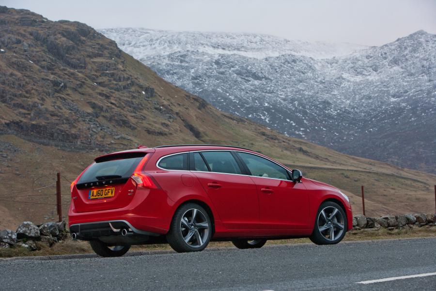  Volvo V60 T6 AWD R-Design 2011 года  (UK) (фото 9 из 11)